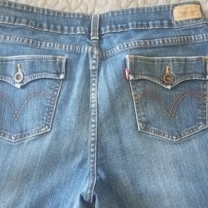 Woman Levis Jeans